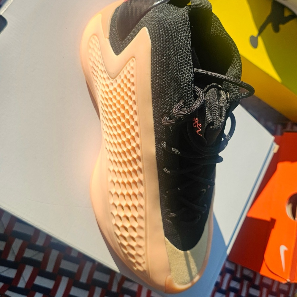 AE 1 size 6.5 fits snug with great grip, support, and on-court comfort.